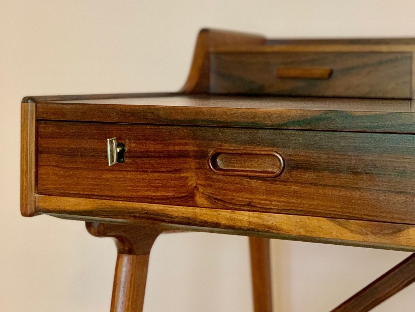 Schreibtische: Palisander SchreibtischTeak Pult  50er – Gebraucht aus Basel von MidMod20C 2