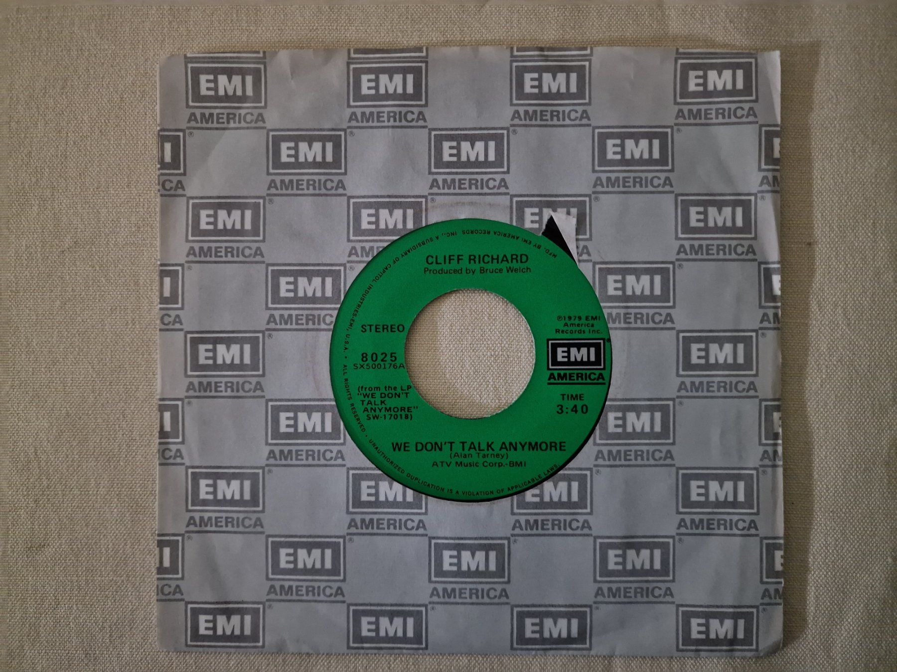 Schallplatten: Cliff Richard Single – We Don't Talk Anymore – Gebraucht aus Root von atelier22