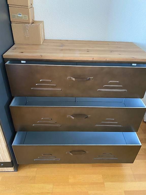 Kommoden: Kommode mit drei Schubladen – Gebraucht aus Basel von ghi_hw9w 2