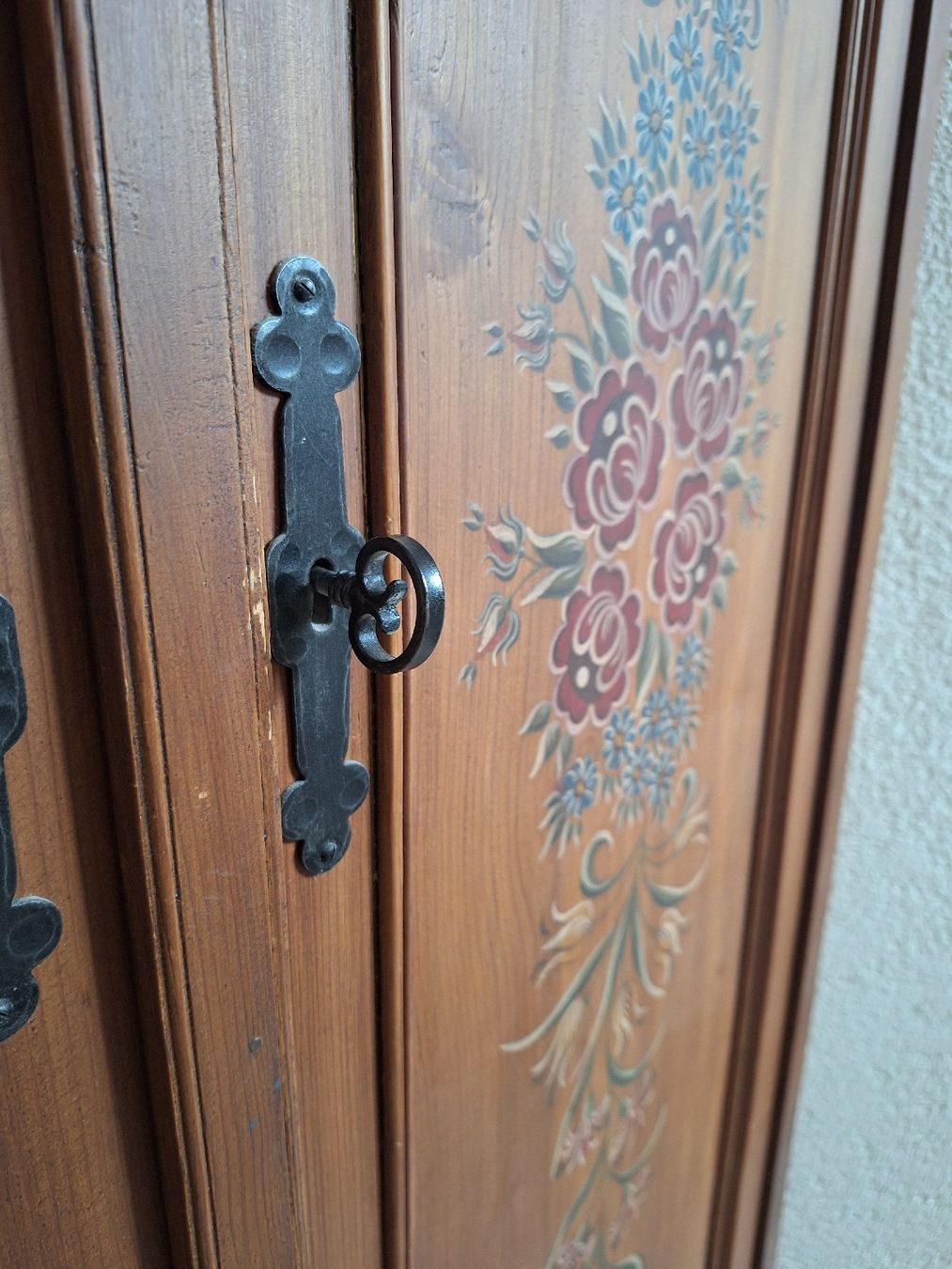 Armadi: Wunderschöner Bauern-Eckschrank – Usato da Altendorf venduto da NaNu13 2