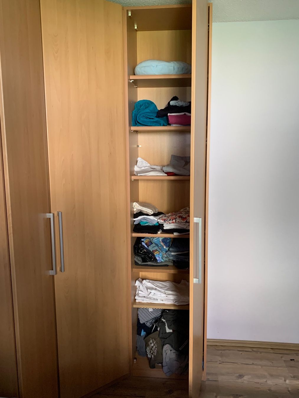 Armadi: Hoher stabiler 3-türiger Eckkleiderschrank – Usato da Möhlin venduto da Sillyyyyy 2