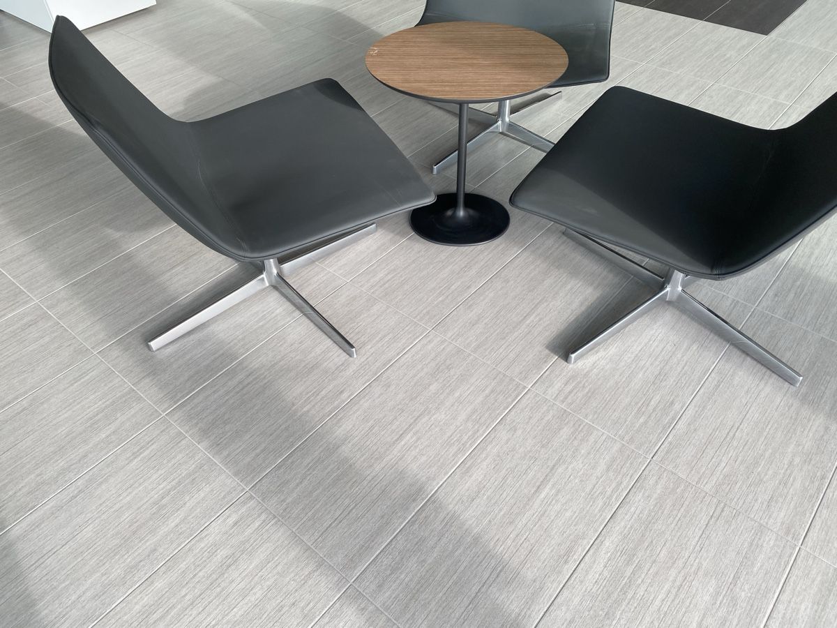Set di tavolo e panche: Tisch und drei Stühle – Usato da Hägglingen venduto da Karin0802 2