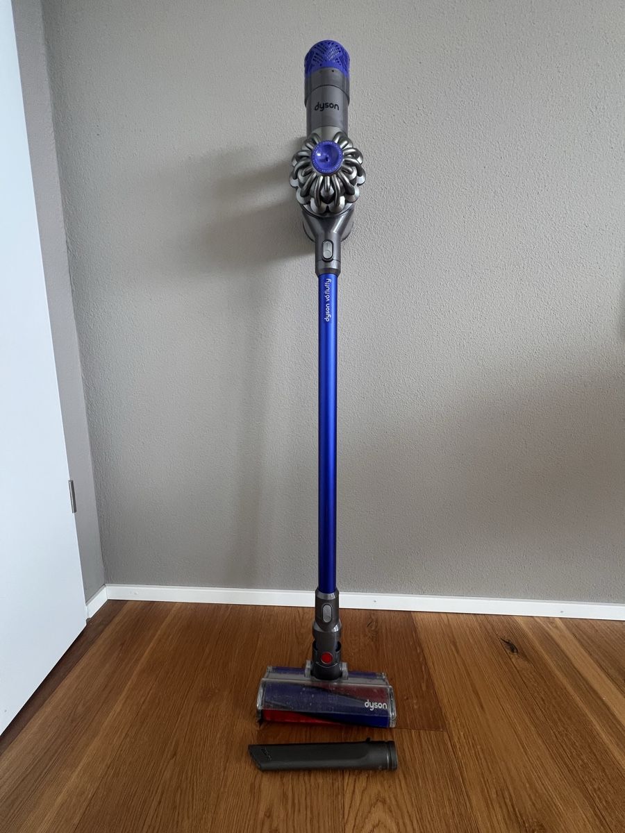 Dyson Aspirateurs & Accessoires: Dyson v6 fluffy teilweise defekt – Défectueux à Baar par kuettelf