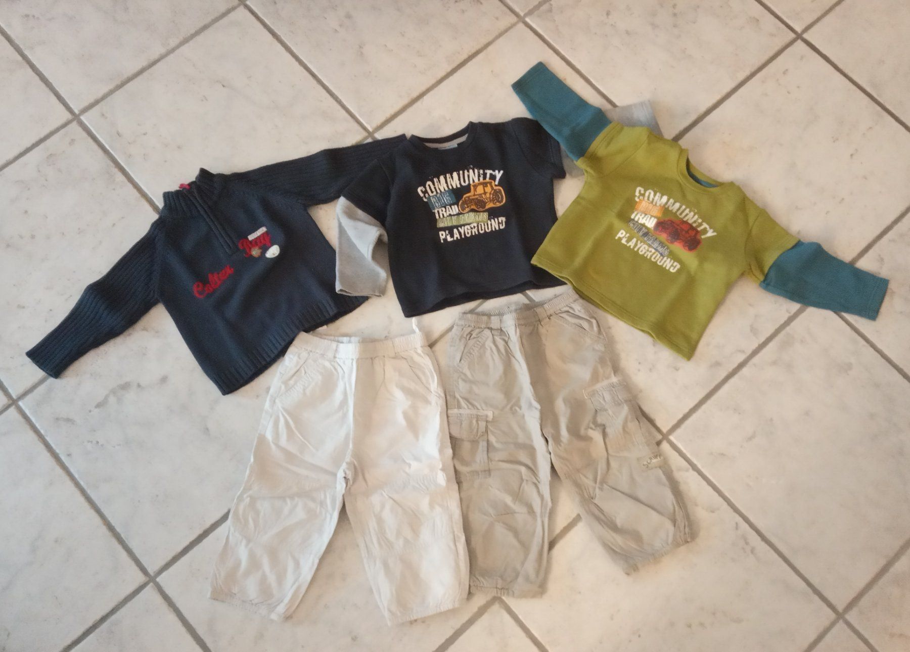 Lotti & Set di vestiti: Jungen Kleiderpaket Größe 92 – Usato da Chur venduto da Rodanisa