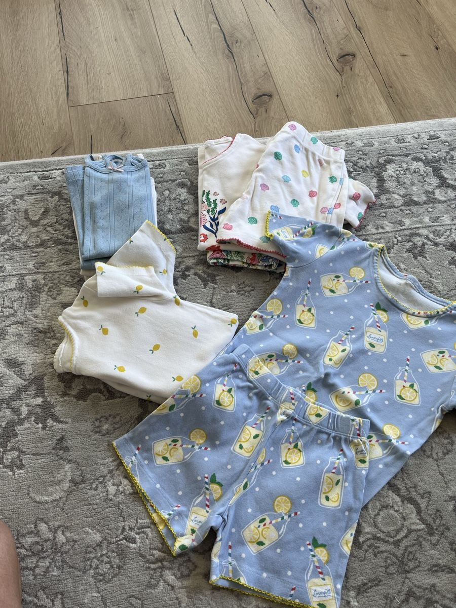 Mini Boden Lotti & Set di vestiti: 4x Mädchen Unterhemden Grösse 140 neuwertig – Usato da Küssnacht am Rigi venduto da eni_fl2x
