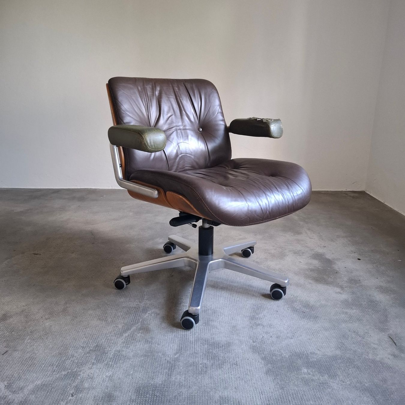 Giroflex Sedie: Chaise de bureau Giroflex par Martin Stoll 1970 – Usato da Neuchâtel venduto da Rochawood