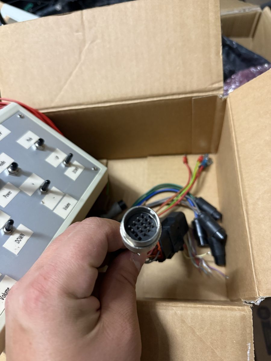 Composants électroniques: Bedienpanel Audio Steuerung mit Kabelbaum gebraucht – D'occasion à Oensingen par aziri123 8