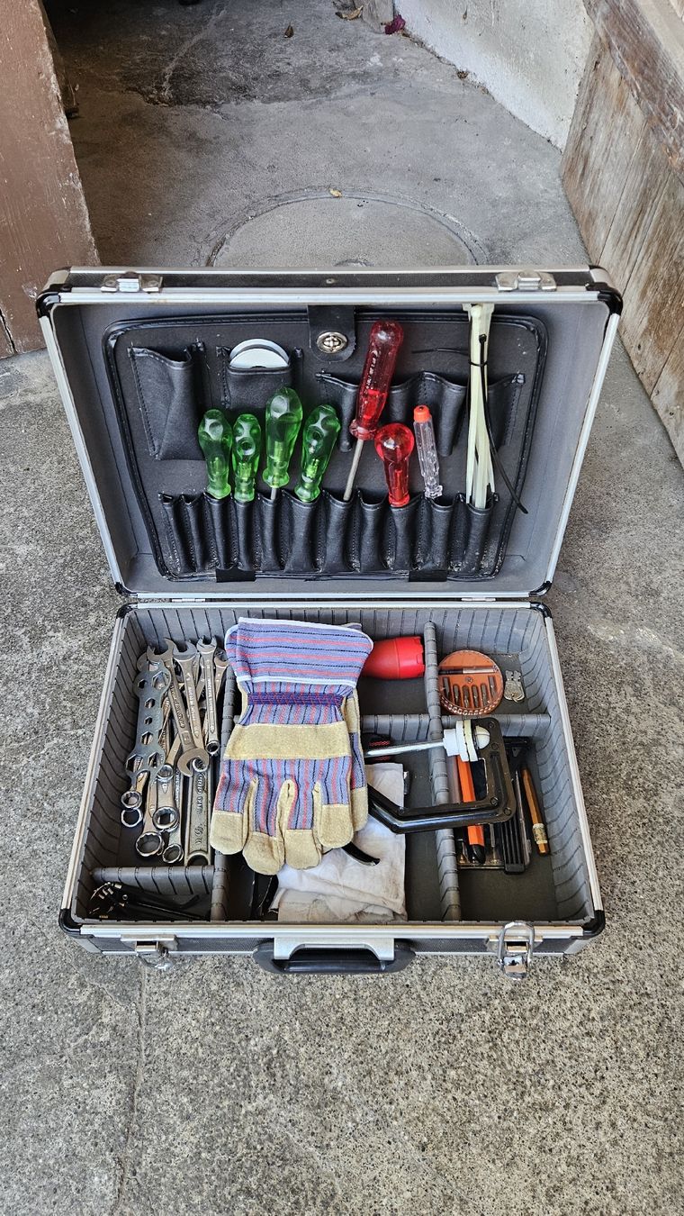 Tous les outils: Werkzeugkoffer mit Inhalt  – D'occasion à Stettlen par commo-ma