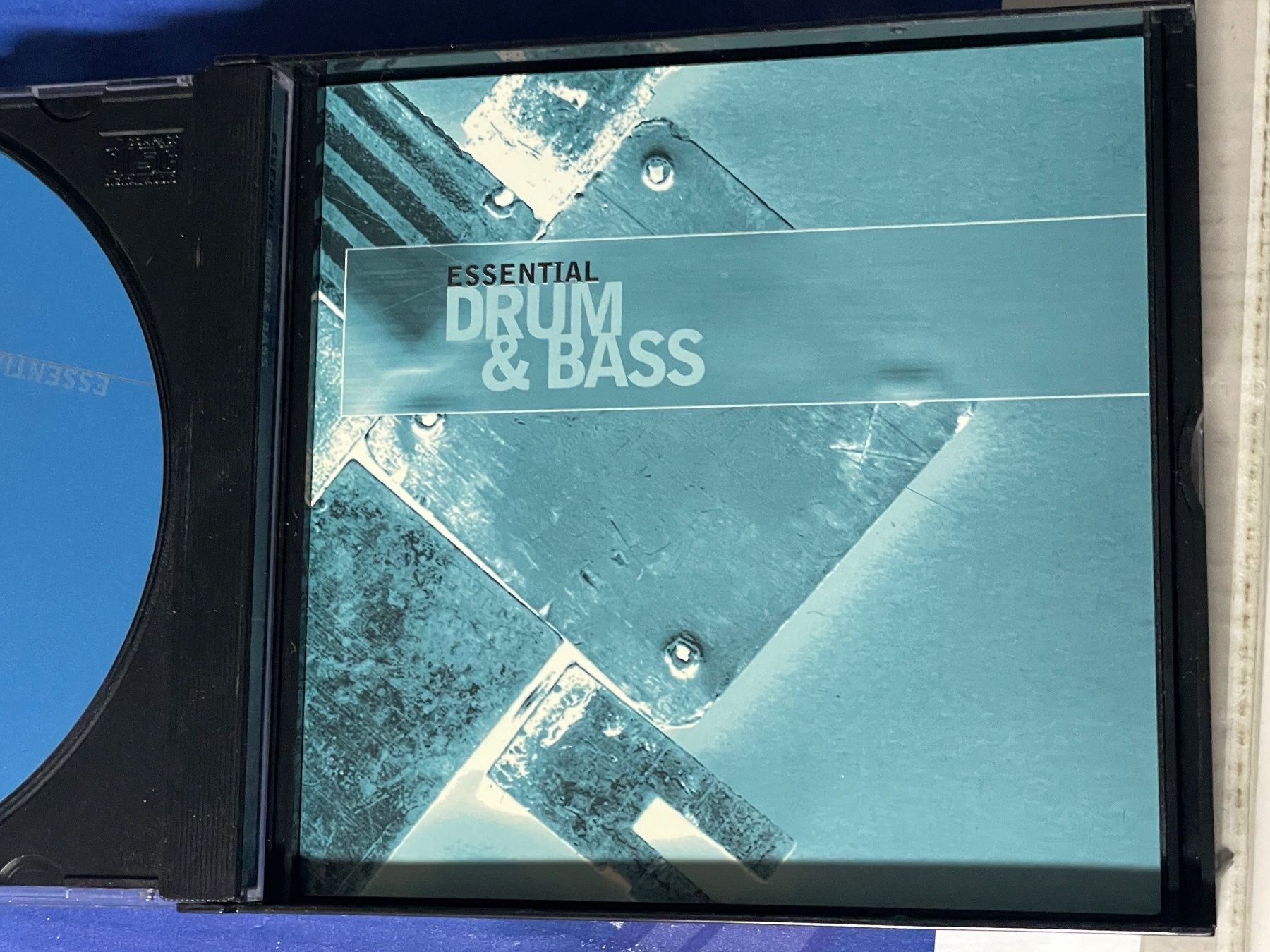 CDs: Essential Drum & Bass – Gebraucht aus Muri b. Bern von AdidasCollector 3