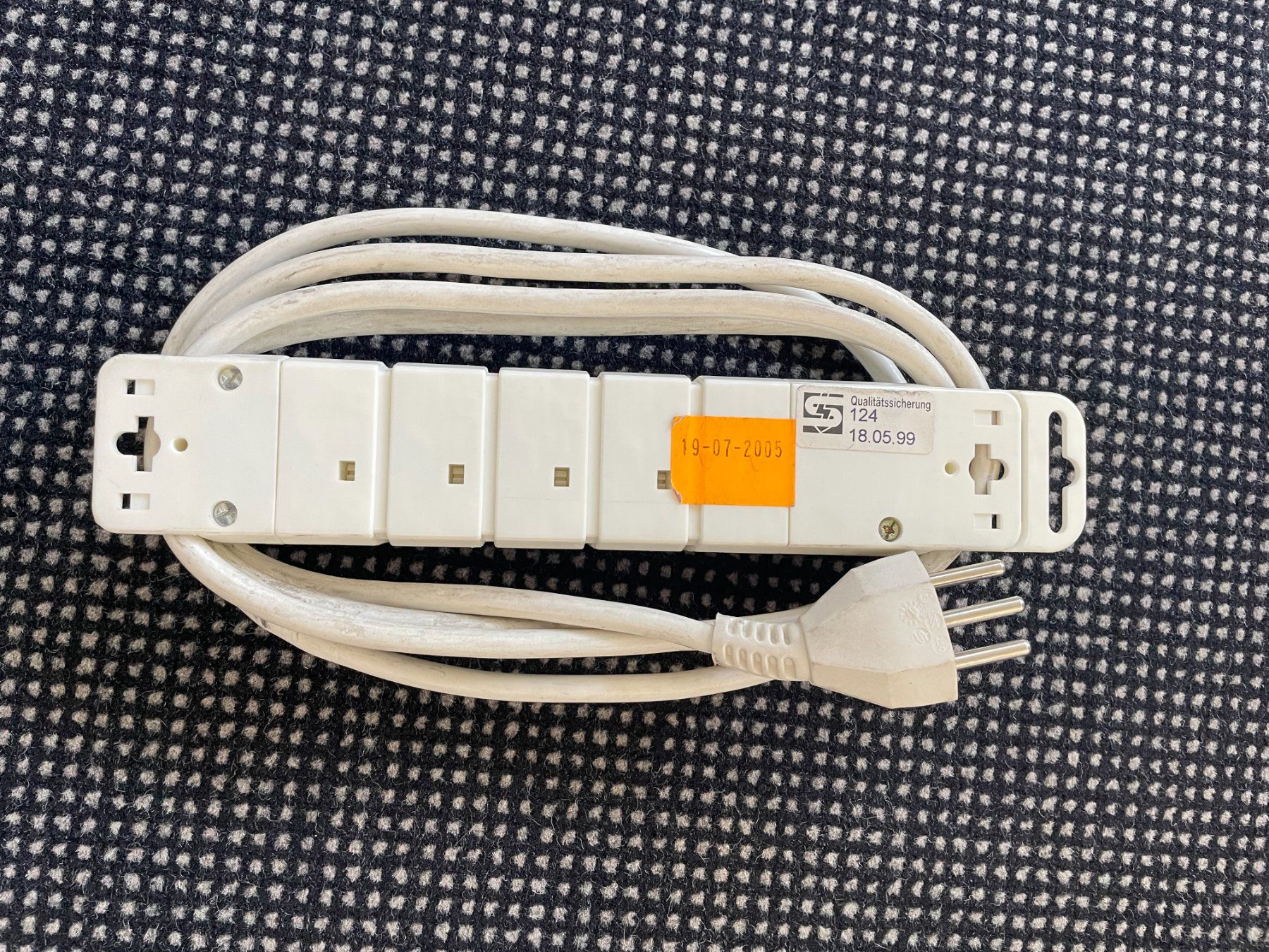 Stromzufuhr: 5er Rack-Stromleiste – Gebraucht aus Zug von Cry71 1