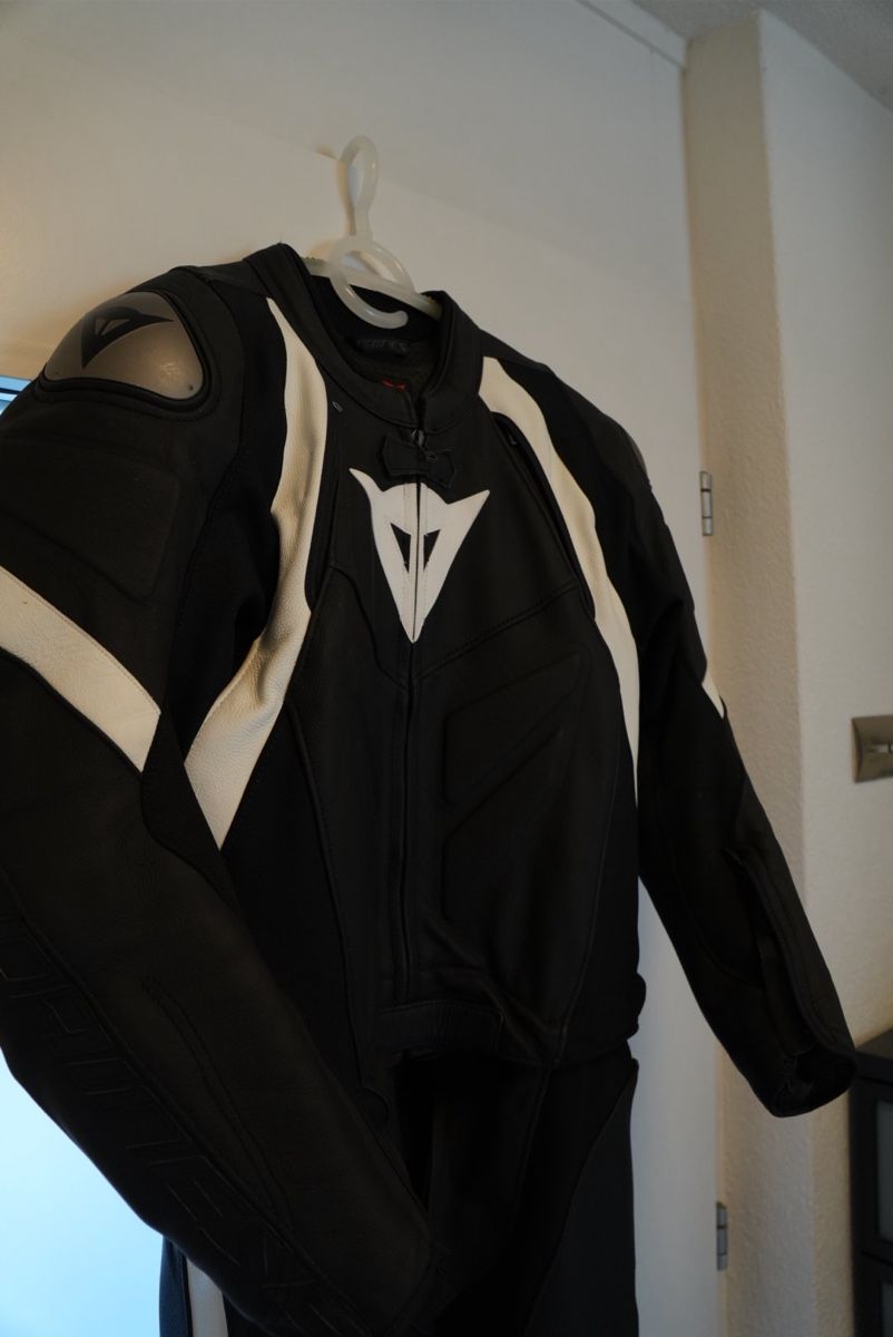 Dainese Completi, tute sportive e funzionali: Dainese Lederkombi Gr. 48 – Usato da Steffisburg venduto da Joepilot 1