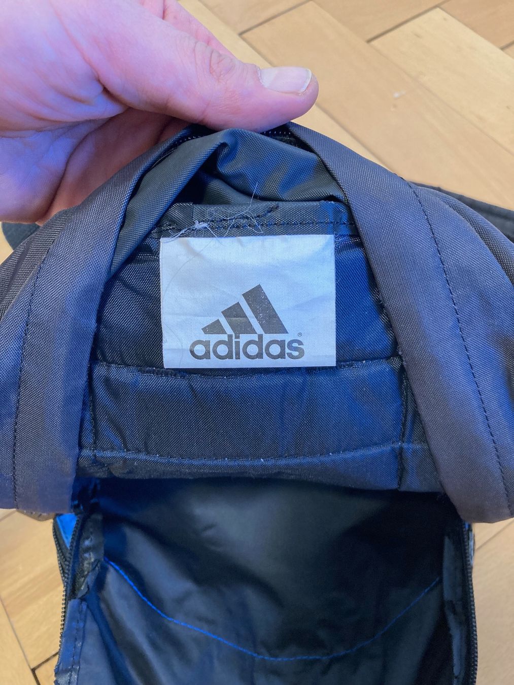 Adidas Zaini: Vintage Y2K Adidas Small Backpack – Usato da Zürich venduto da le_souk 5