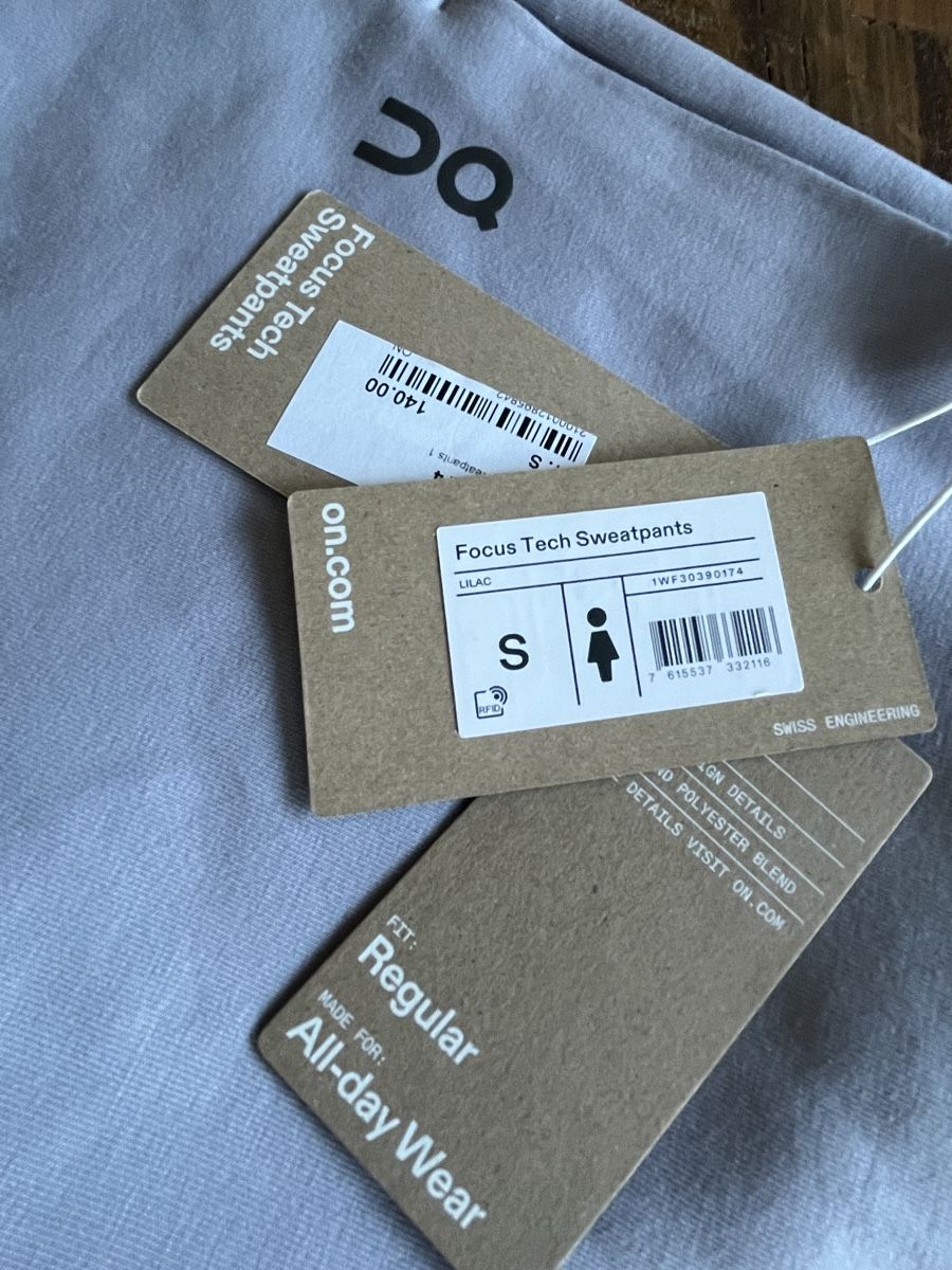 Pantaloni: On Focus Tech Sweatpants lilac Damen Grösse S neu – Nuovo e nell'imballaggio originale da Küsnacht ZH venduto da dig_7bgy 1