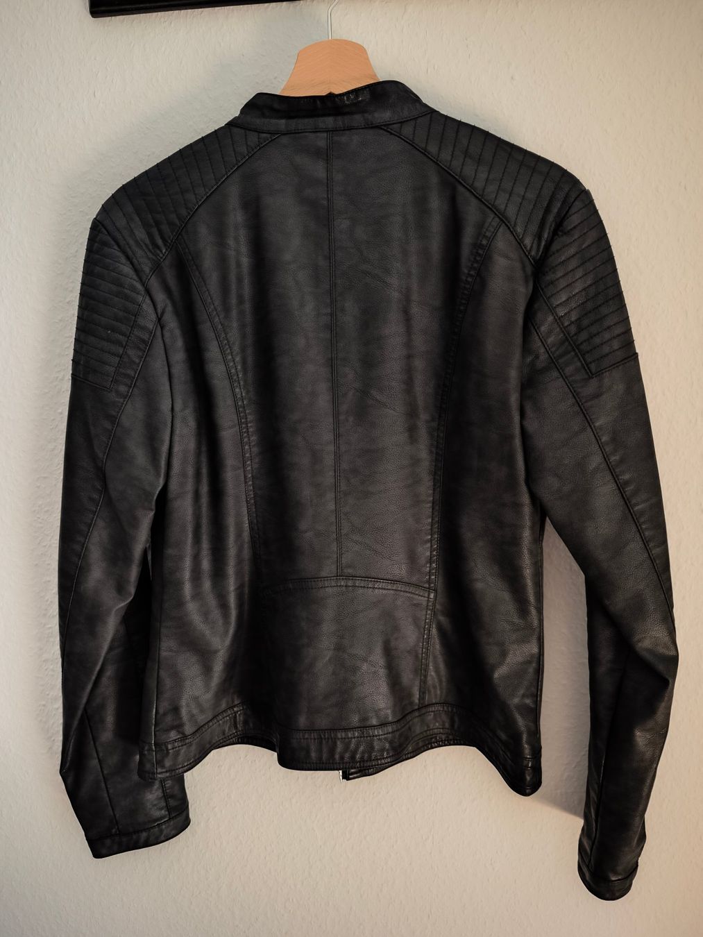 Only Jacken: Only, veste en simili cuir noire, taille 40 – Gebraucht aus Genève von lnicoGE 3