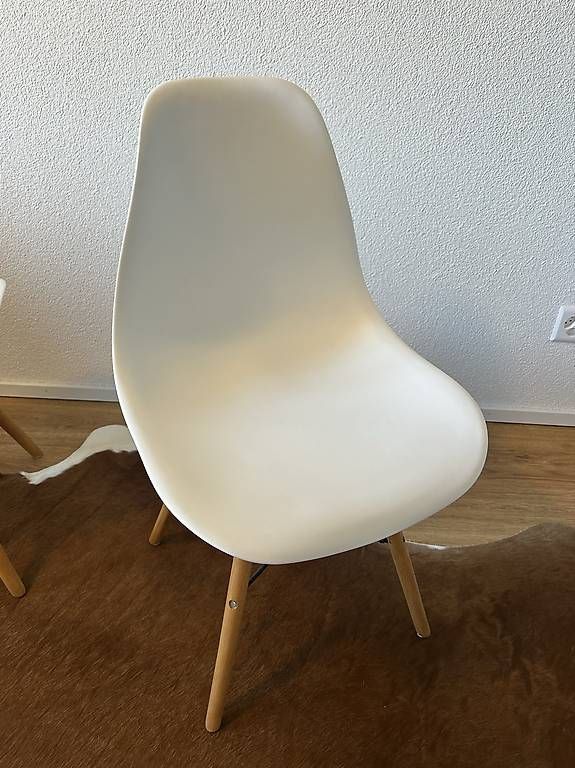 Stühle: Vitra Optik Stühle weiss – Gebraucht aus Regensdorf von rob_c7xr 1
