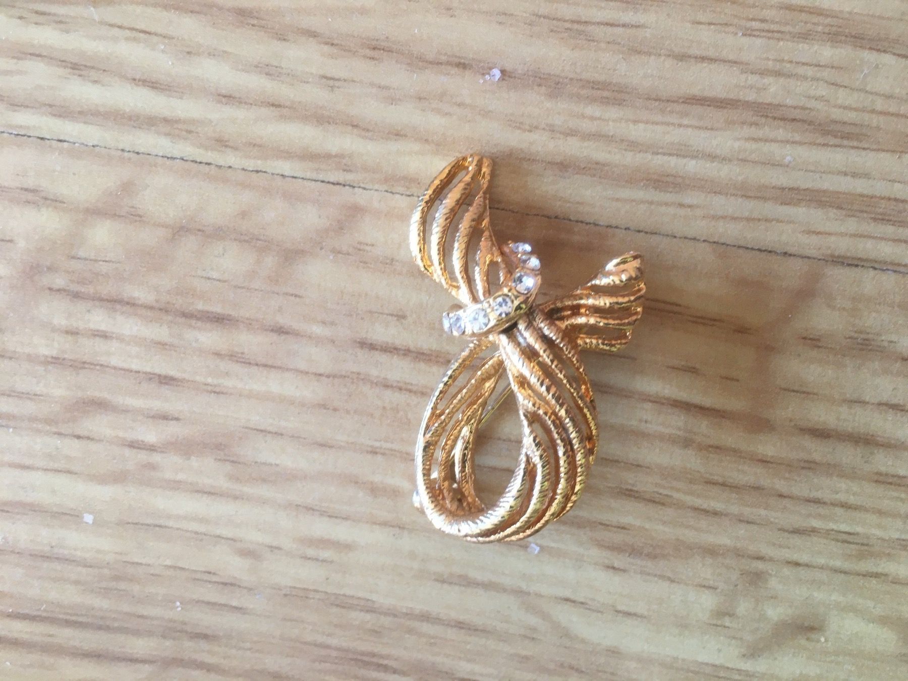 Broches & Aiguilles: Brosche Goldfarbig mit Steinchen – D'occasion à Bellinzona par eri_5kqz