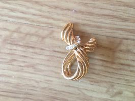 Brosche Goldfarbig mit Steinchen