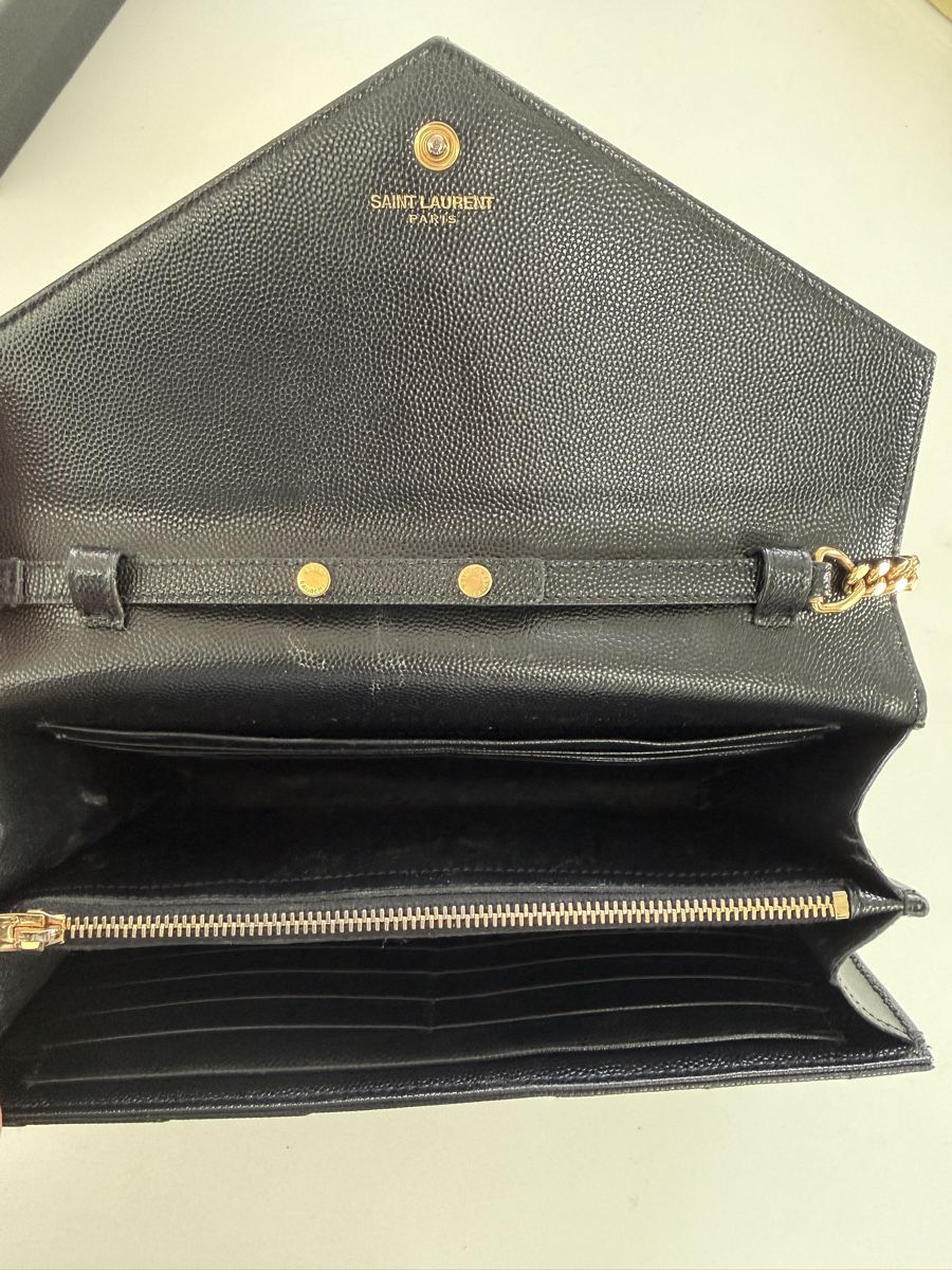 Saint Laurent Sacs femmes: Saint Laurent Tasche Schwarz mit Gold – D'occasion à Zürich par vintagewiedikon 2