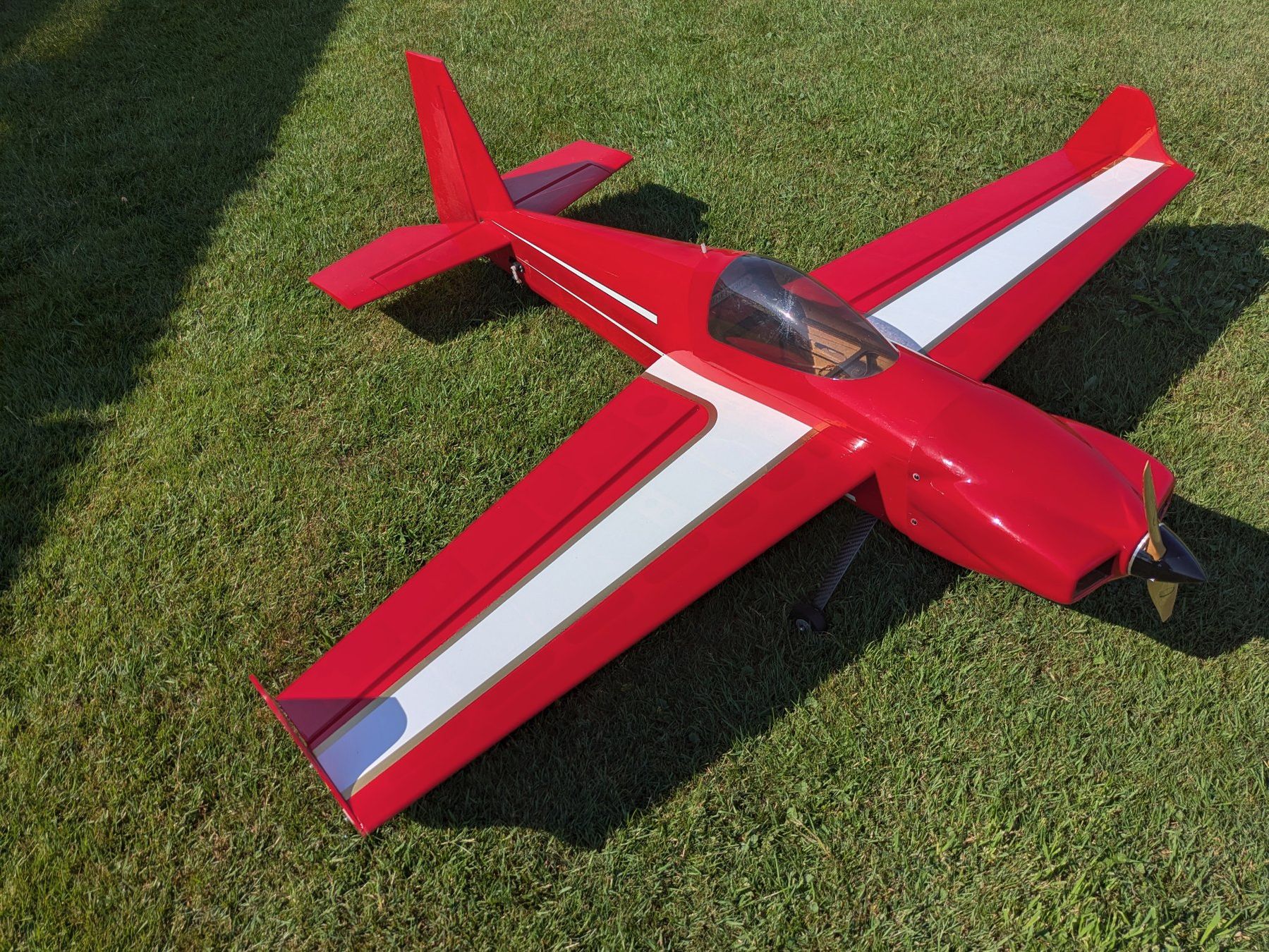 RC Kits de montage: Extremeflight Laser 60" rot weiss – D'occasion à Diepoldsau par Joerg47