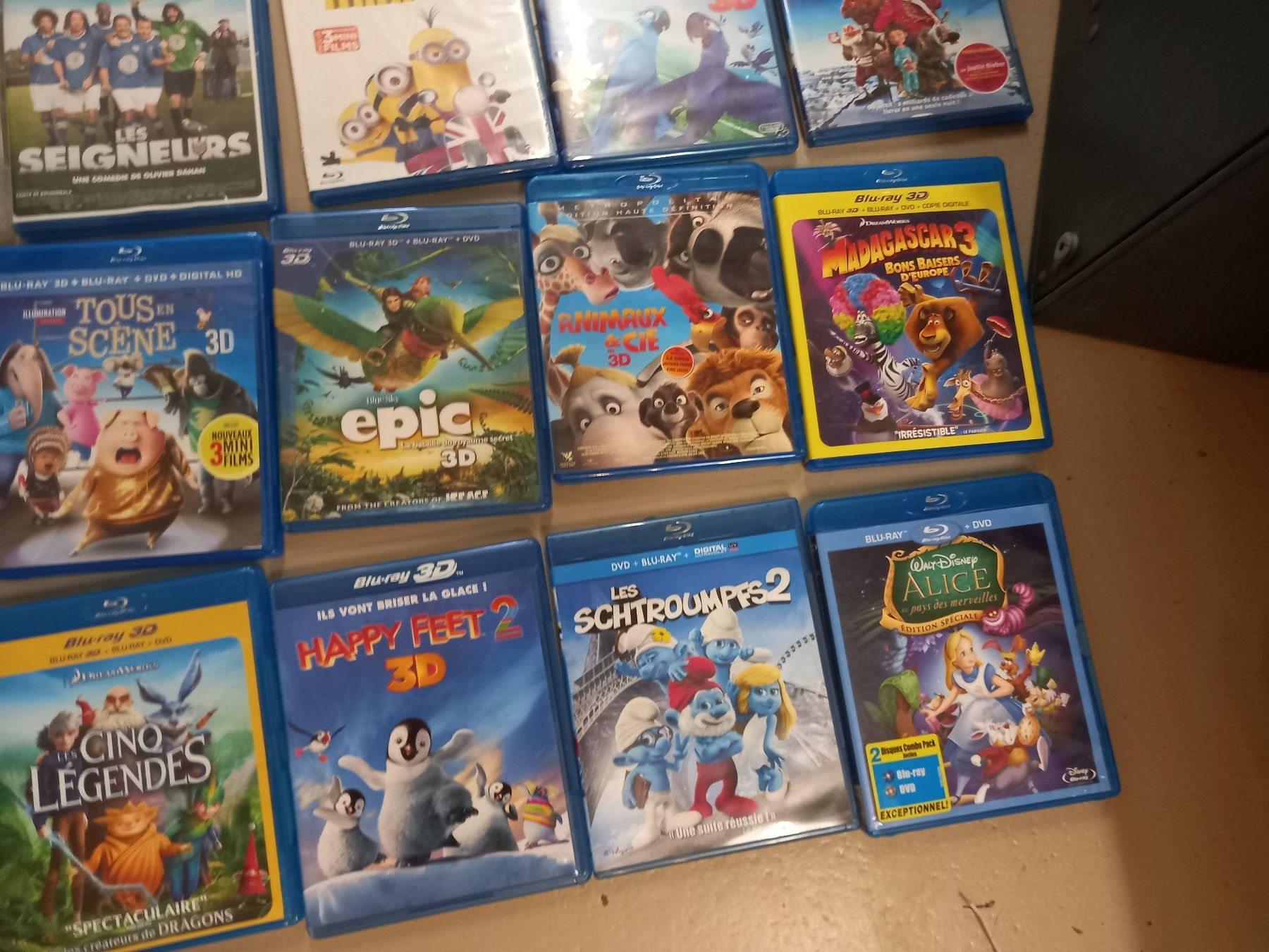 Tutti i DVDs: lot de 34 Blu-ray pour enfant – Usato da Prez-vers-Siviriez venduto da Monija70 5