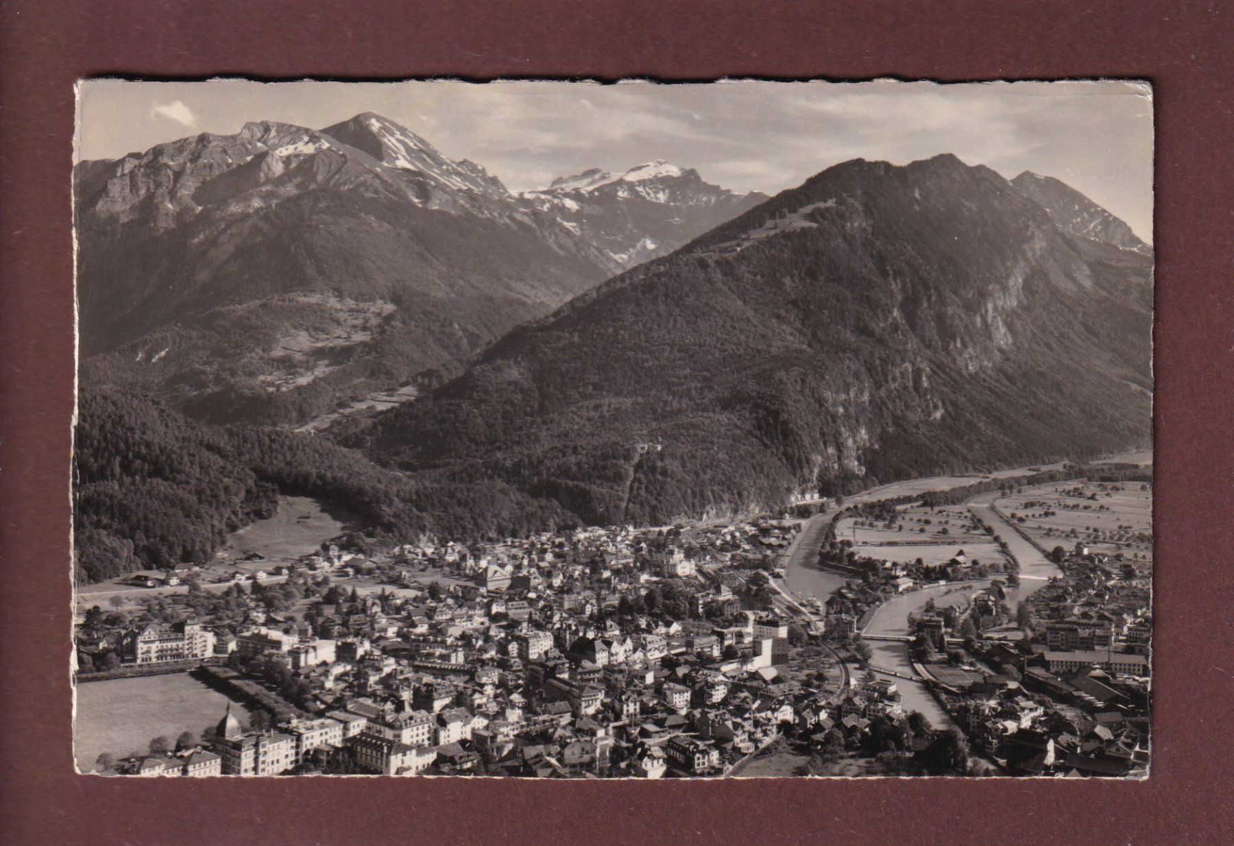 Cartoline postali: INTERLAKEN - Teilansicht – Usato da Pully venduto da nicecards