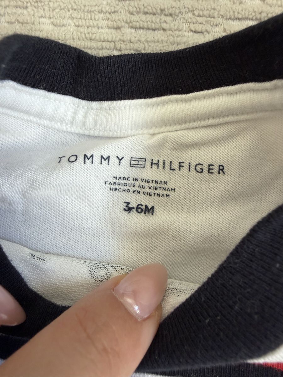 Tommy Hilfiger Camicie, Top & T-shirt: T-Shirt Tommy Hilfiger – Usato da Altendorf venduto da Carcoura 1
