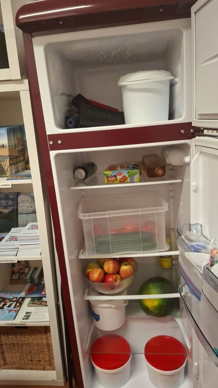 Kühlschrank: Roter Retro-Kühlschrank mit Gefrierfach – Gebraucht aus Gsteigwiler von Marqui 1
