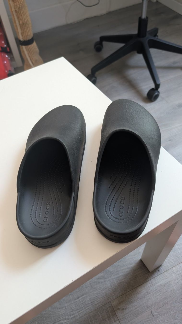 Scarpe da uomo: Chaussures Crocs taille 43 tres bon état – Usato da Vevey venduto da dal_2m29 1