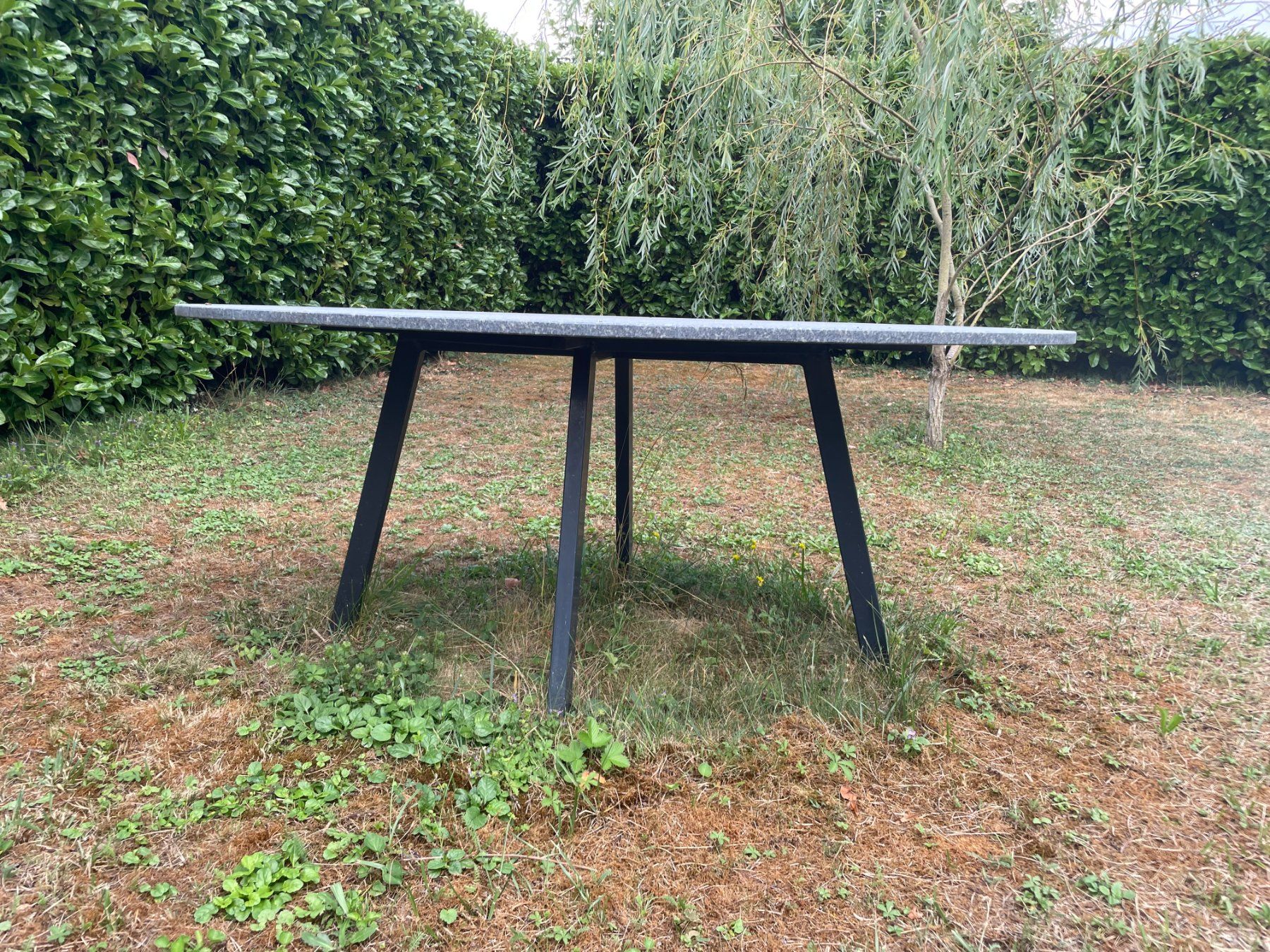 Tavoli: Table d'extérieur en granite – Usato da Gland venduto da Vk_smth 1