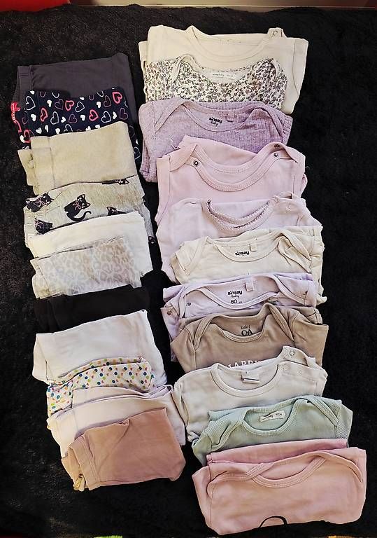 Lotti & Set di vestiti: Grosser Kleidersack Mädchen Grösse 68-86 plus Babysachen – Usato da Wettingen venduto da Kiki_1830 1