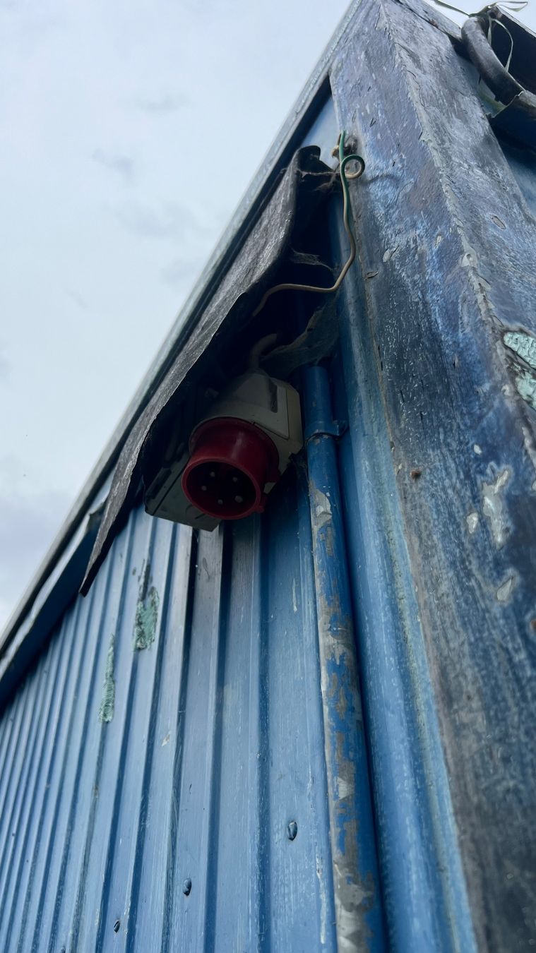 Rubag Contenitori edile: Bürocontainer / Lagercontainer zu verkaufen. – Usato da Homberg b. Thun venduto da Mirisch 5