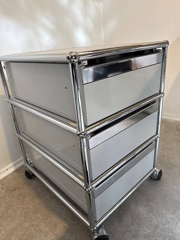 USM Banconi: USM Haller Rollcontainer, lichtgrau - super Zustand – Usato da Zürich venduto da ortigia 3