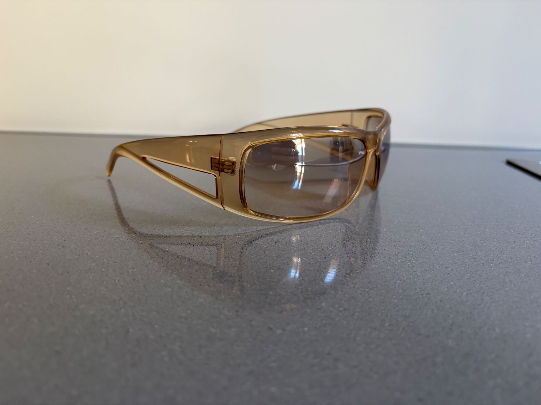 Prada Brillen & Gläser: Sonnenbrille Prada – Neu (gemäss Beschreibung) aus Zürich von Son_77