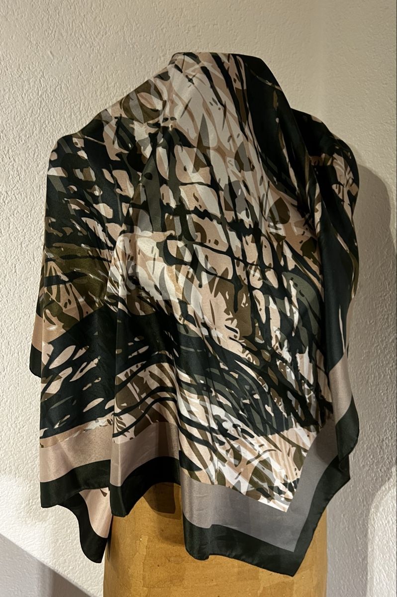 Foulards & écharpes: Foulard  – D'occasion à St-Pierre-Clages par ste_xk6p 1