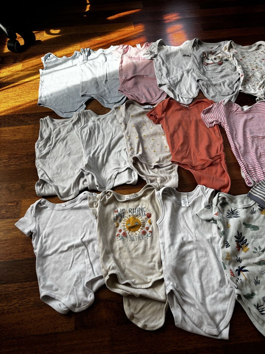 Lotti & Set di vestiti: 16 kurzarm Bodys Gr. 98 – Usato da Amriswil venduto da Ka_Sc 2