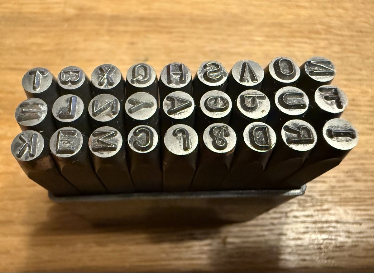 Timbri: Antike Schlagstempel Buchstaben Punze 3 mm – Usato da Goldach venduto da Messerguru