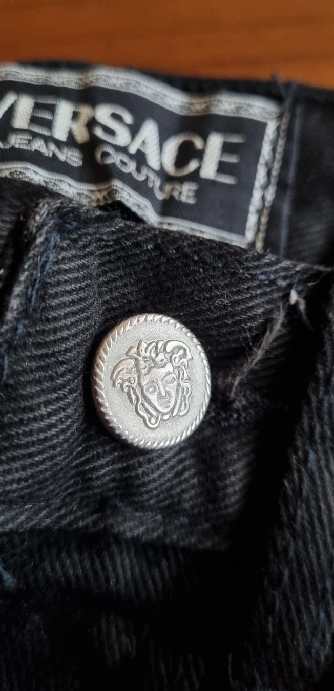 Versace Jeans: jeans noir VERSACE T 36cm x 2 – Nuovo (secondo la descrizione) da Tolochenaz venduto da nieeva 3