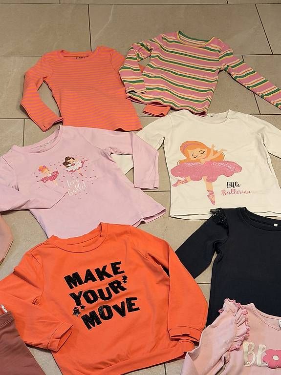 Lotti & Set di vestiti: Kleiderpaket Mädchen, lang, 110, 11-teilig – Usato da Wilen b. Wil venduto da carpediem25 1