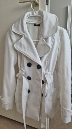 Damen Kurzmantel weiss mit Gürtel in gutem Zustand grösse s