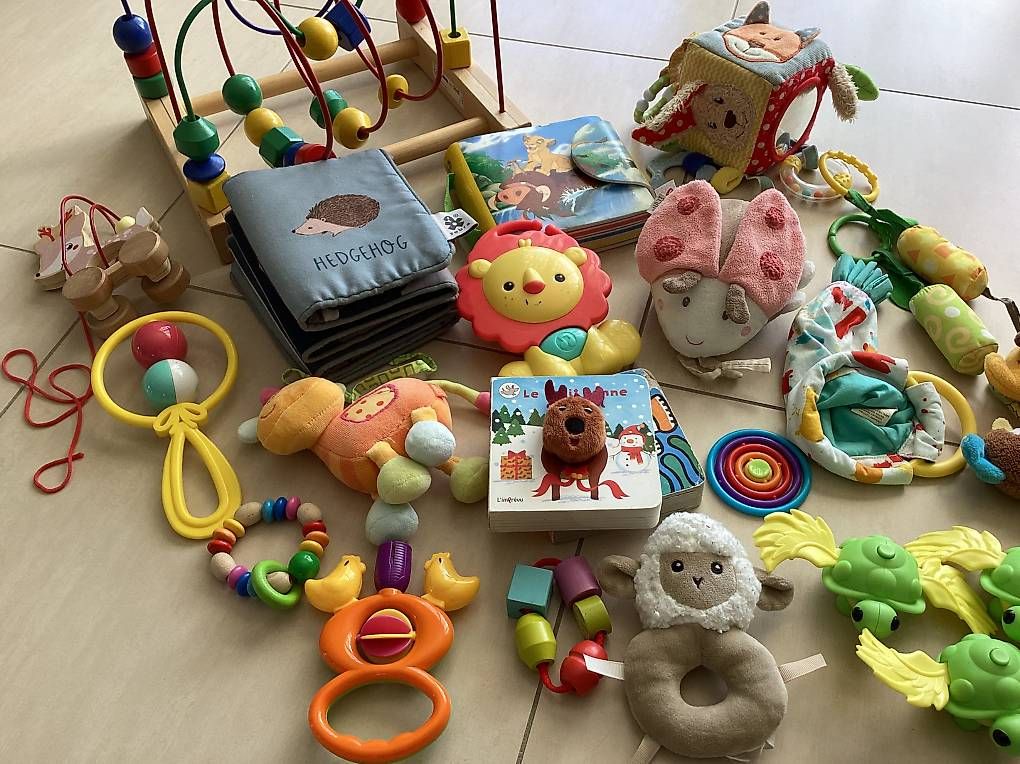 Giocattoli: À donner jouets pour bébé – Usato da Prangins venduto da ann_5ngr 1