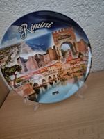Souvenir Teller Rimini mit Aufhänger und Ständer