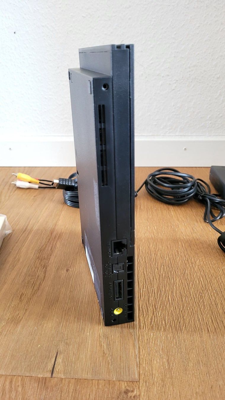 Sony Konsolen: Playstation 2 Slim mit Anleitung Kabel und Controller – Gebraucht aus Münsingen von DigitaleSpielecke 3