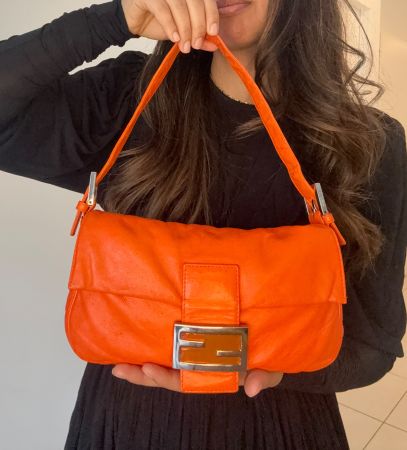 Sac baguette Fendi vintage, cuir orange vibrant