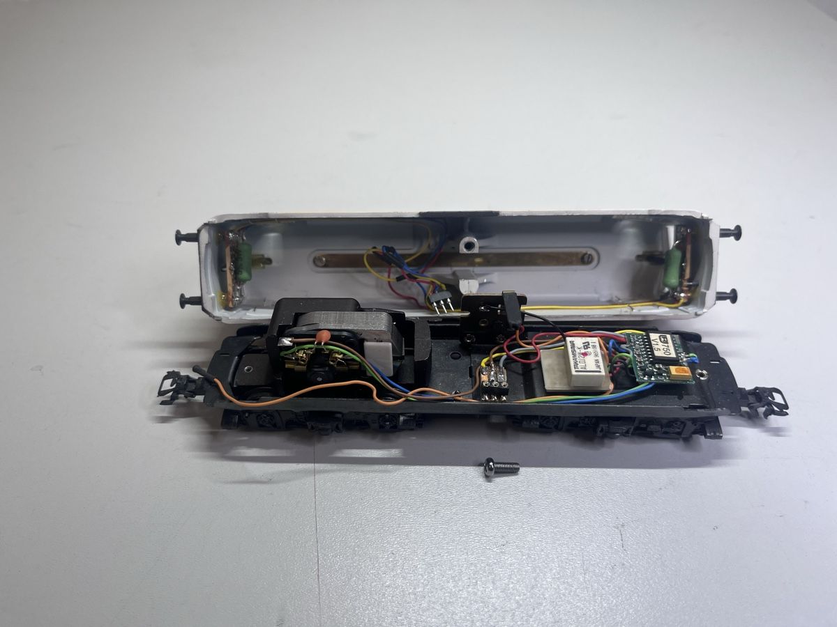 Märklin Modellini di ferrovie: Märklin E-Lokomotive der S-Bahn digital – Difettoso da Adlikon venduto da Tonda01 7