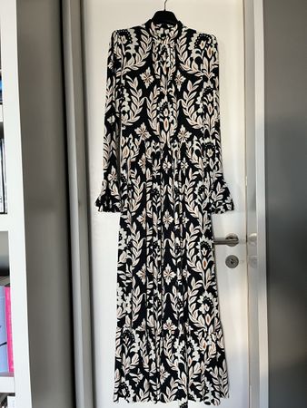 Maxikleid von La DoubleJ in schwarz und bunt.