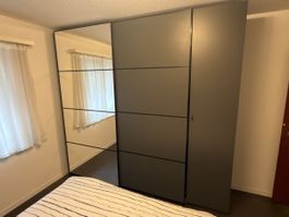 Kleiderschrank zu verkaufen.