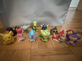 Vendo statuette di Pokémon e Digimon degli anni 90'