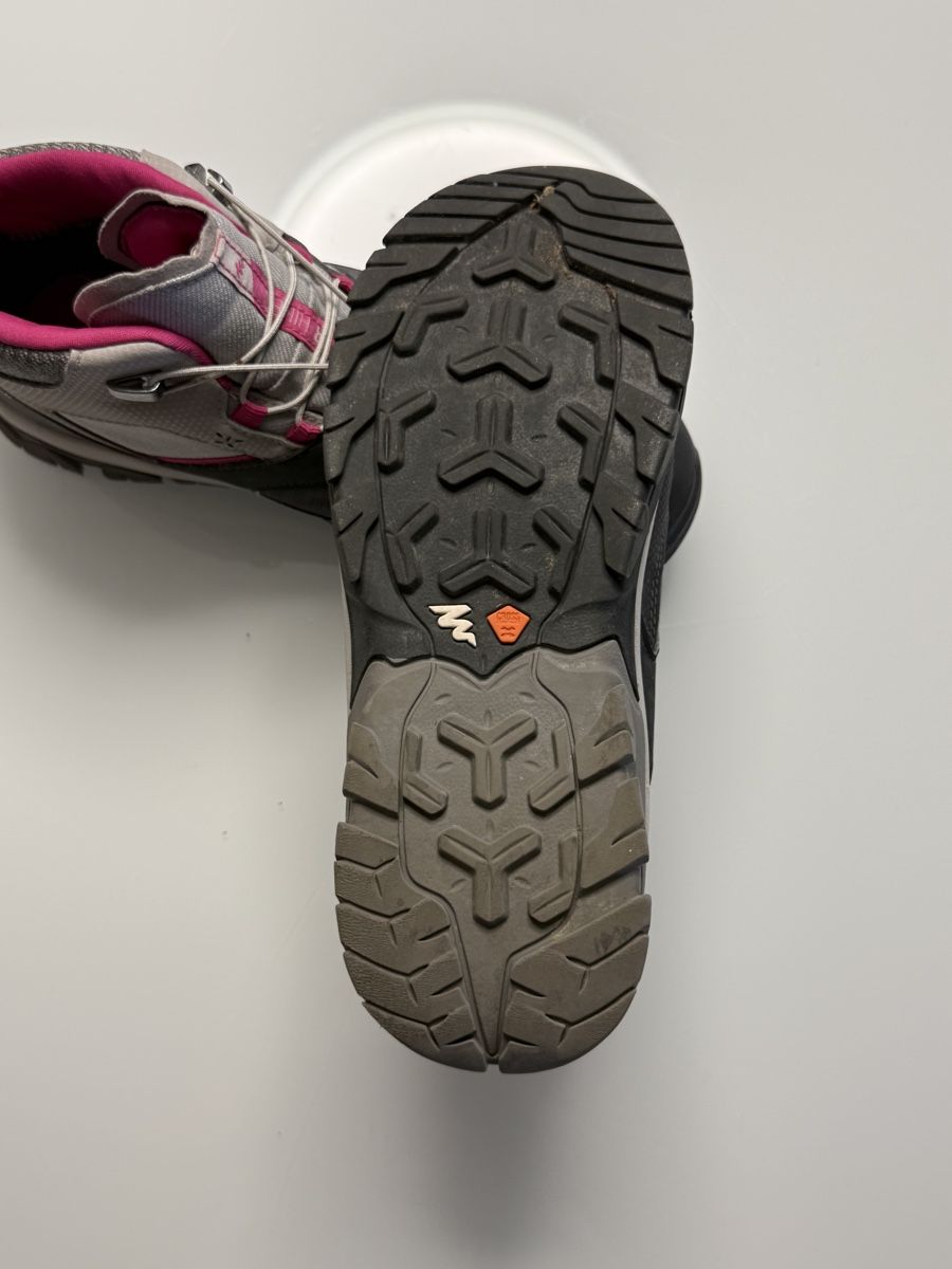 Decathlon Scarpe per ragazze: Wanderstiefel für Mädchen Gr. 38 – Usato da St. Gallen venduto da AsanwaChee 4