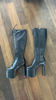 Sexy Plateau-Stiefel mit Herz-Absatz von Lamoda