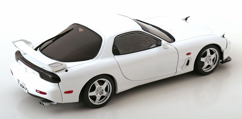 Airstream Modellini d'auto: MAZDA RX7 TYP RS FD3S 2001 WEISS 1:18 SOLIDO – Nuovo e nell'imballaggio originale da Suhr venduto da Moebelsiralfred 1